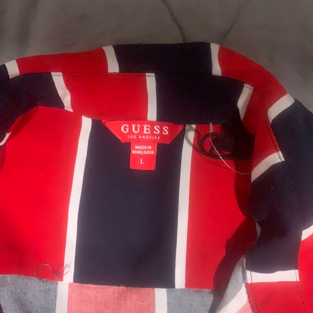 Im selling this guess dress shirt fresh
